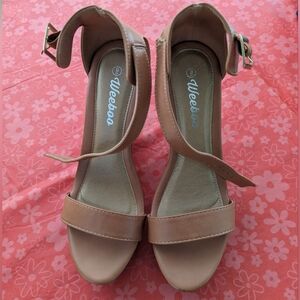 Size 9 Weeboo pumps
